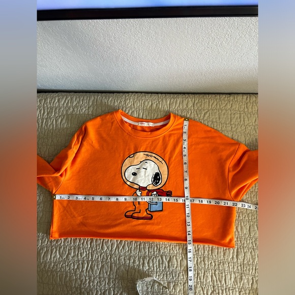 Peanuts Snoopy Astronaut Orange Crop Sweatshirt Size Medium - Picture 4 of 7